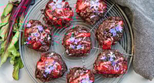 Chokladkakor med rödbeta och havssalt