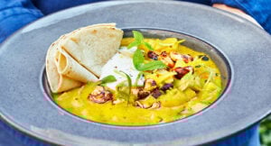 Rotfruktsgryta med citrongräs och kokosyoghurt